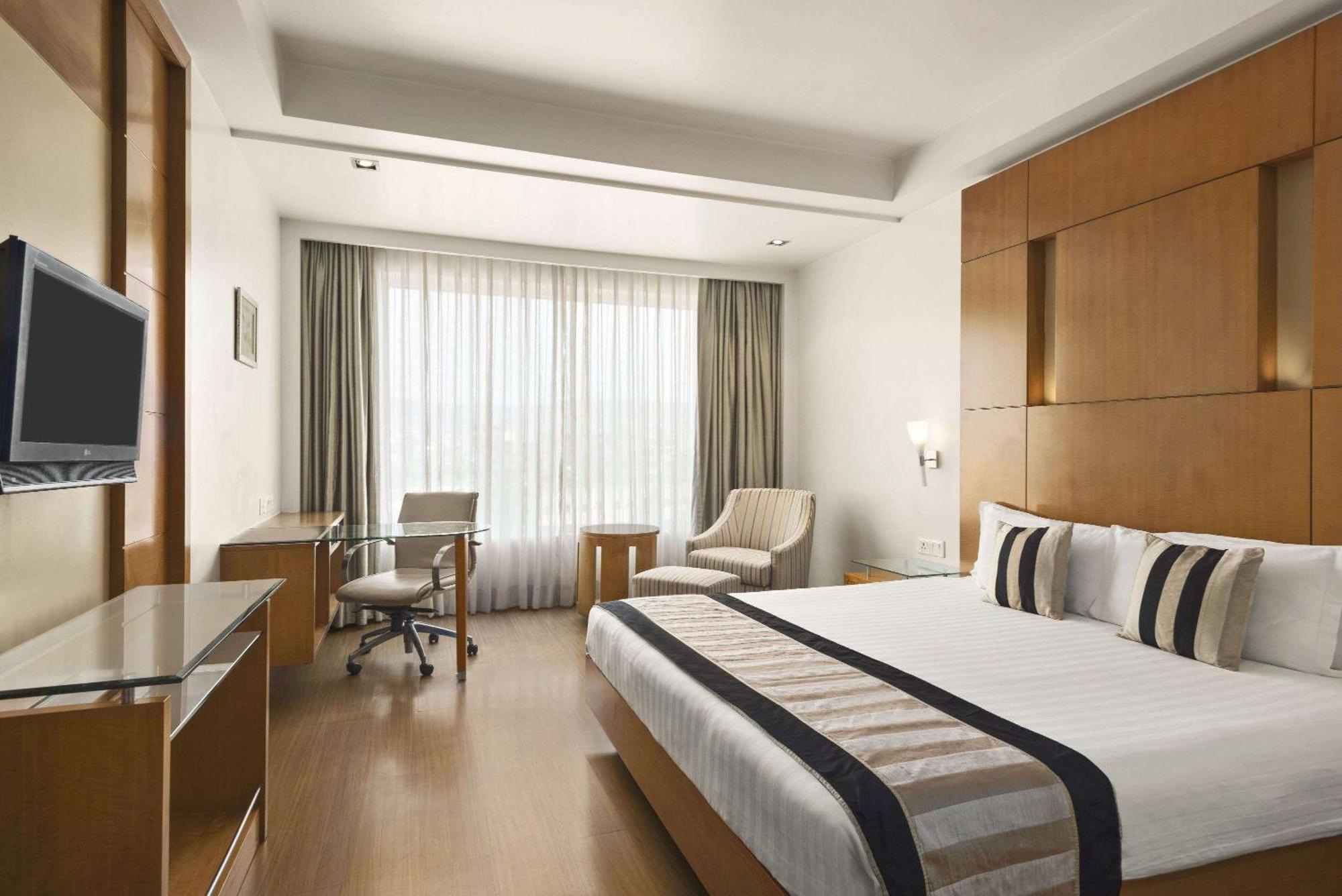 Double Non-Smoking Room: Enjoy a Buy One Get One offer at Fire Ball Bar (11 AM - 8 PM) on House Brand, 20% off on Food & Soft Beverages and Spa, Early checkin Available up to 2 hours (subject to availability)
